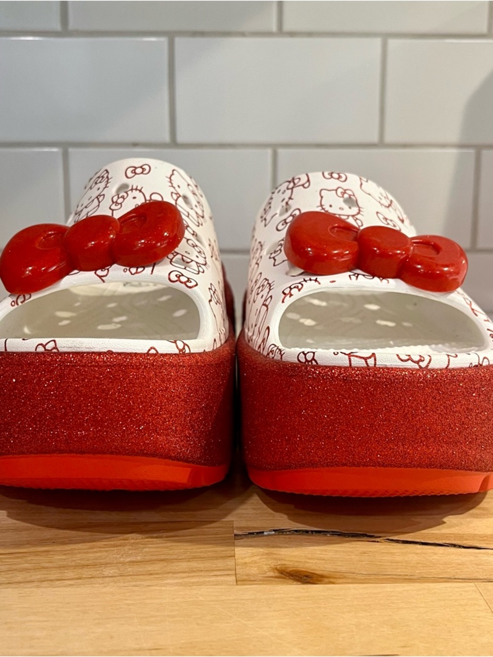 Hello Kitty x Crocs Stomp Red Glitter Platform Slides Size 8 Y2k Sanrio Sandals - Picture 2 of 12